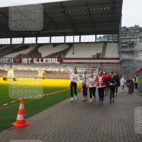 07.12.2025 - St. Pauli X-Mass-Run No. 15 Fabian Wolf http://msf.ph/oto/9412226 07.12.2025 11:16:15 Ziel 1800, 1802, 1821, 1825, 2195, 2464, 3241, 3256, 3326 meine-sportfotos.de