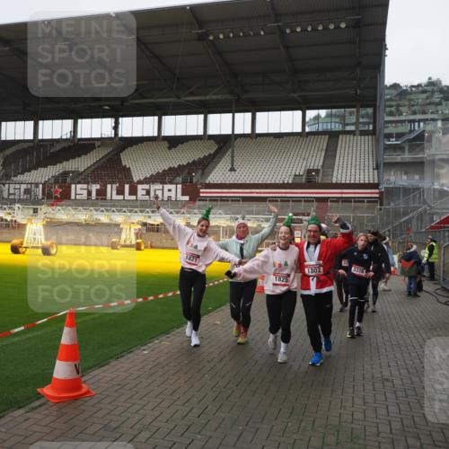 07.12.2025 - St. Pauli X-Mass-Run No. 15 Fabian Wolf http://msf.ph/oto/9412244 07.12.2025 11:16:16 Ziel 1800, 1802, 1821, 1825, 2195, 2464, 3241, 3256, 3326 meine-sportfotos.de