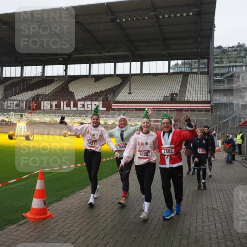 07.12.2025 - St. Pauli X-Mass-Run No. 15 Fabian Wolf http://msf.ph/oto/9412254 07.12.2025 11:16:17 Ziel 1800, 1802, 1821, 1825, 2195, 2464, 3241, 3256, 3326 meine-sportfotos.de