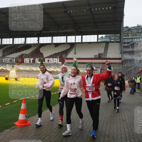 07.12.2025 - St. Pauli X-Mass-Run No. 15 Fabian Wolf http://msf.ph/oto/9412260 07.12.2025 11:16:17 Ziel 1800, 1802, 1821, 1825, 2195, 2464, 3241, 3256, 3326 meine-sportfotos.de