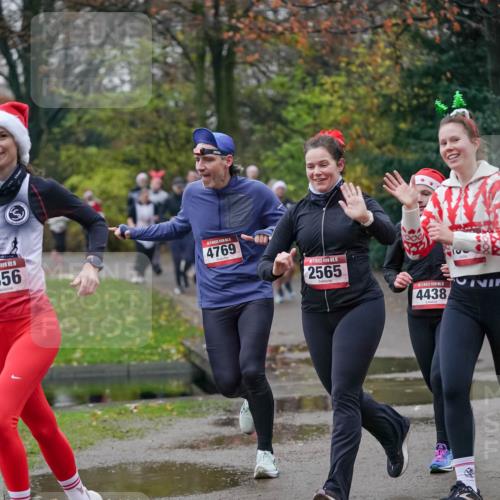 07.12.2025 - St. Pauli X-Mass-Run No. 15 Michael Burmester http://msf.ph/oto/9412261 07.12.2025 10:01:18 Laufen 356, 4769, 15, 2565, 15, 4438 meine-sportfotos.de