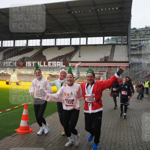 07.12.2025 - St. Pauli X-Mass-Run No. 15 Fabian Wolf http://msf.ph/oto/9412263 07.12.2025 11:16:18 Ziel 1800, 1802, 1821, 1825, 2195, 2464, 3241, 3256, 3326 meine-sportfotos.de