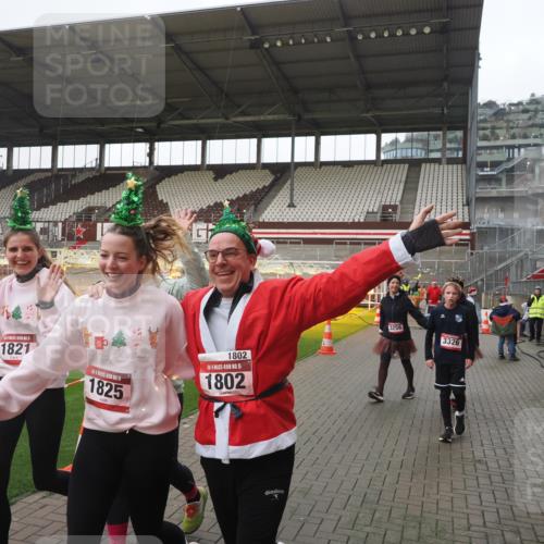 07.12.2025 - St. Pauli X-Mass-Run No. 15 Fabian Wolf http://msf.ph/oto/9412272 07.12.2025 11:16:18 Ziel 1800, 1802, 1821, 1825, 2195, 2464, 3241, 3256, 3326 meine-sportfotos.de