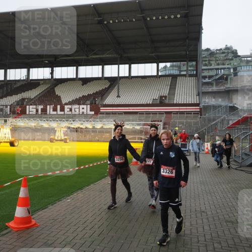 07.12.2025 - St. Pauli X-Mass-Run No. 15 Fabian Wolf http://msf.ph/oto/9412284 07.12.2025 11:16:20 Ziel 1800, 1802, 1821, 1825, 2464, 3241, 3256, 3326 meine-sportfotos.de
