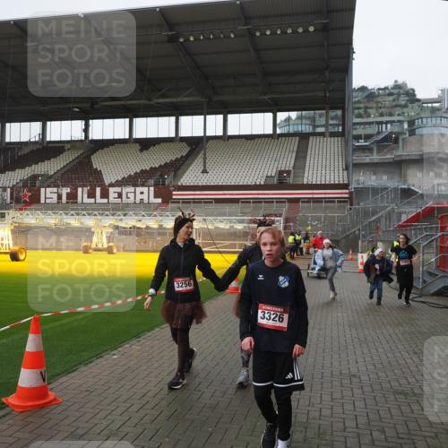 07.12.2025 - St. Pauli X-Mass-Run No. 15 Fabian Wolf http://msf.ph/oto/9412293 07.12.2025 11:16:21 Ziel 1800, 1802, 1821, 1825, 3241, 3256, 3326 meine-sportfotos.de