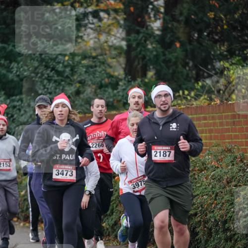 07.12.2025 - St. Pauli X-Mass-Run No. 15 Michael Burmester http://msf.ph/oto/9412306 07.12.2025 10:01:25 Laufen 2152, 3473, 2266, 2187, 3975 meine-sportfotos.de