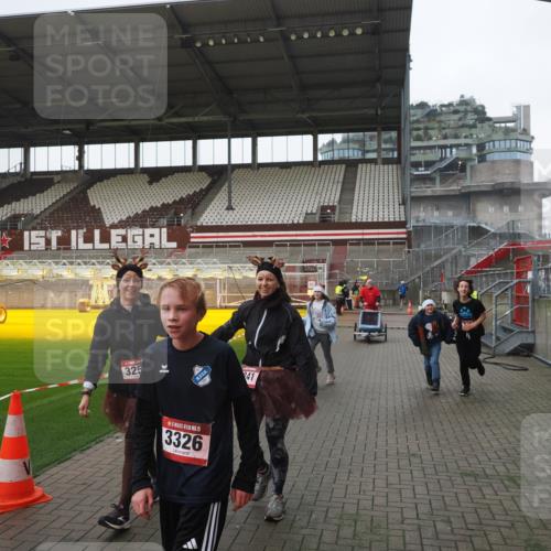 07.12.2025 - St. Pauli X-Mass-Run No. 15 Fabian Wolf http://msf.ph/oto/9412308 07.12.2025 11:16:22 Ziel 1800, 1802, 1821, 1825, 3241, 3256, 3326 meine-sportfotos.de