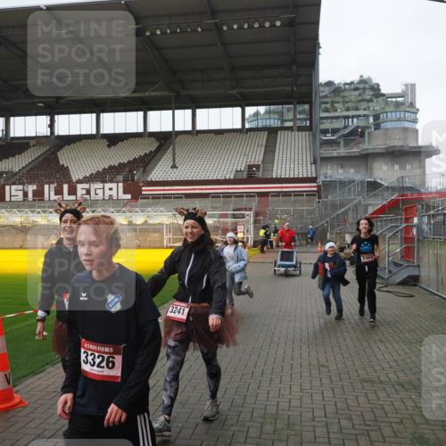 07.12.2025 - St. Pauli X-Mass-Run No. 15 Fabian Wolf http://msf.ph/oto/9412311 07.12.2025 11:16:22 Ziel 1800, 1802, 1821, 1825, 3241, 3256, 3326 meine-sportfotos.de