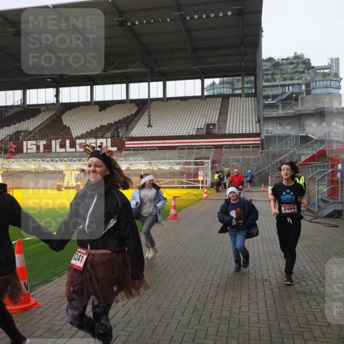 07.12.2025 - St. Pauli X-Mass-Run No. 15 Fabian Wolf http://msf.ph/oto/9412323 07.12.2025 11:16:23 Ziel 1800, 1802, 1821, 1825, 3241, 3256 meine-sportfotos.de