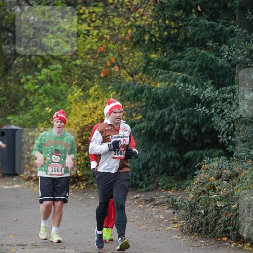 07.12.2025 - St. Pauli X-Mass-Run No. 15 Michael Burmester http://msf.ph/oto/9412381 07.12.2025 10:01:36 Laufen 3984, 3988 meine-sportfotos.de