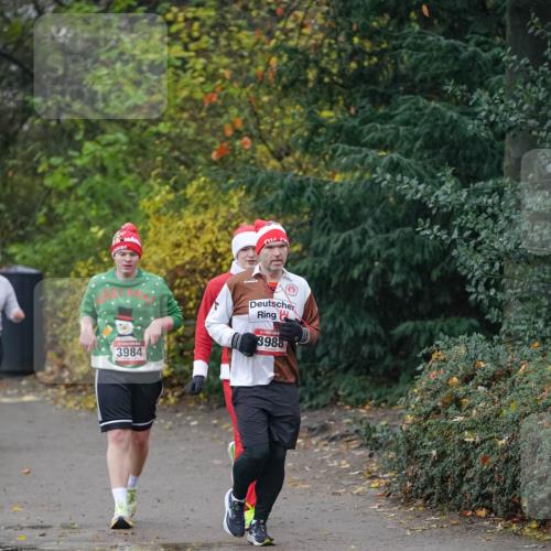 07.12.2025 - St. Pauli X-Mass-Run No. 15 Michael Burmester http://msf.ph/oto/9412387 07.12.2025 10:01:36 Laufen 3984, 3988 meine-sportfotos.de