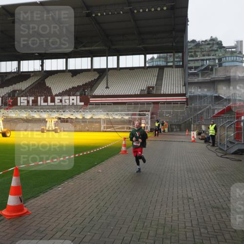 07.12.2025 - St. Pauli X-Mass-Run No. 15 Fabian Wolf http://msf.ph/oto/9412391 07.12.2025 11:16:32 Ziel 1017, 1350 meine-sportfotos.de