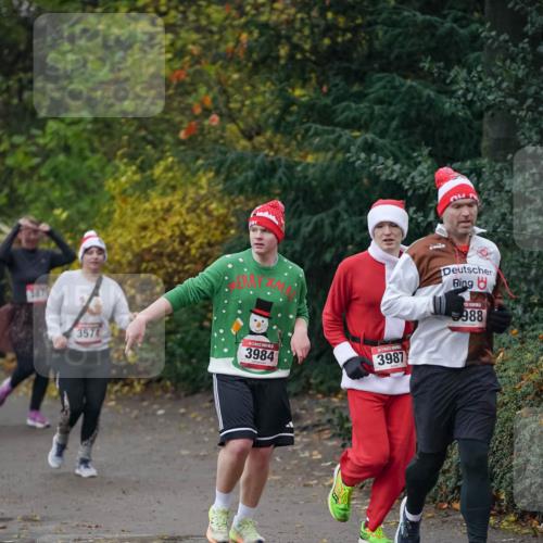 07.12.2025 - St. Pauli X-Mass-Run No. 15 Michael Burmester http://msf.ph/oto/9412396 07.12.2025 10:01:38 Laufen 187, 3574, 32, 3984, 3987, 988 meine-sportfotos.de