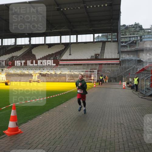 07.12.2025 - St. Pauli X-Mass-Run No. 15 Fabian Wolf http://msf.ph/oto/9412397 07.12.2025 11:16:32 Ziel 1017, 1350 meine-sportfotos.de