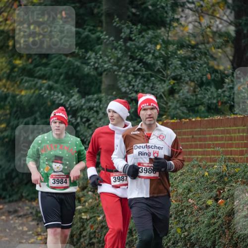 07.12.2025 - St. Pauli X-Mass-Run No. 15 Michael Burmester http://msf.ph/oto/9412399 07.12.2025 10:01:39 Laufen 15, 3984, 3987, 398 meine-sportfotos.de
