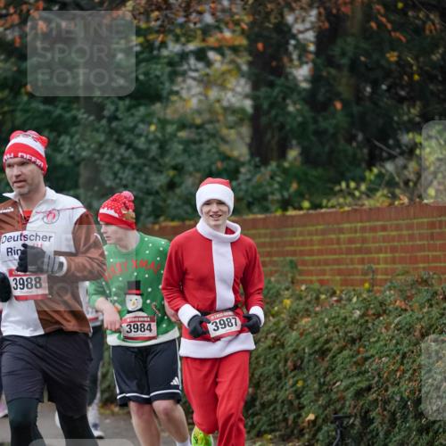 07.12.2025 - St. Pauli X-Mass-Run No. 15 Michael Burmester http://msf.ph/oto/9412417 07.12.2025 10:01:41 Laufen 3988, 3984, 3987 meine-sportfotos.de