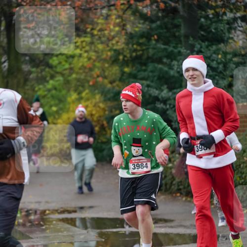07.12.2025 - St. Pauli X-Mass-Run No. 15 Michael Burmester http://msf.ph/oto/9412420 07.12.2025 10:01:42 Laufen 15, 3984, 398 meine-sportfotos.de