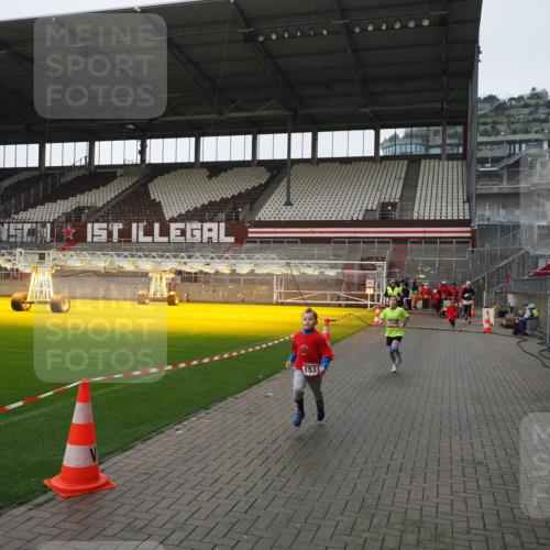 07.12.2025 - St. Pauli X-Mass-Run No. 15 Fabian Wolf http://msf.ph/oto/9412434 07.12.2025 11:17:12 Ziel 1340, 1531, 2766 meine-sportfotos.de