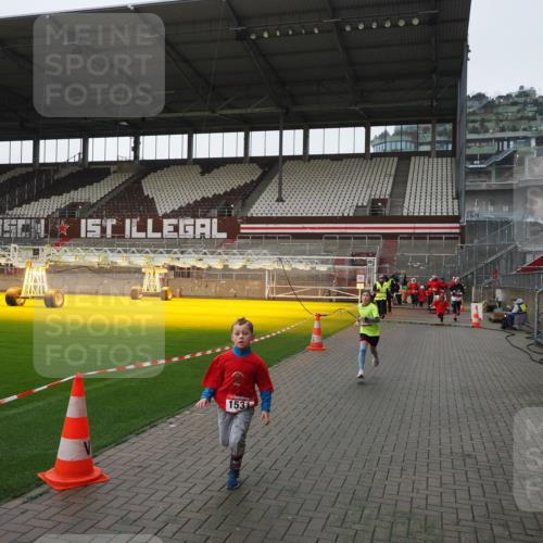 07.12.2025 - St. Pauli X-Mass-Run No. 15 Fabian Wolf http://msf.ph/oto/9412440 07.12.2025 11:17:13 Ziel 1340, 1531, 2766 meine-sportfotos.de
