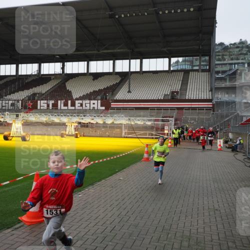 07.12.2025 - St. Pauli X-Mass-Run No. 15 Fabian Wolf http://msf.ph/oto/9412446 07.12.2025 11:17:13 Ziel 1340, 1531, 2766 meine-sportfotos.de