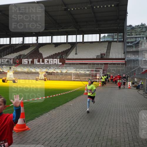 07.12.2025 - St. Pauli X-Mass-Run No. 15 Fabian Wolf http://msf.ph/oto/9412449 07.12.2025 11:17:13 Ziel 1340, 1531, 2766 meine-sportfotos.de