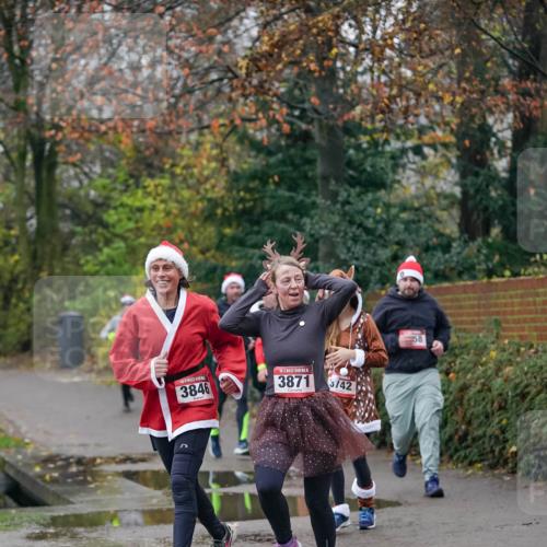 07.12.2025 - St. Pauli X-Mass-Run No. 15 Michael Burmester http://msf.ph/oto/9412462 07.12.2025 10:01:46 Laufen 3846, 15, 3871, 3, 42 meine-sportfotos.de