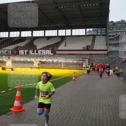 07.12.2025 - St. Pauli X-Mass-Run No. 15 Fabian Wolf http://msf.ph/oto/9412464 07.12.2025 11:17:14 Ziel 1122, 1127, 1340, 1531, 1686, 2766 meine-sportfotos.de