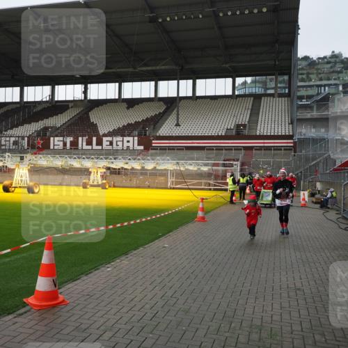 07.12.2025 - St. Pauli X-Mass-Run No. 15 Fabian Wolf http://msf.ph/oto/9412476 07.12.2025 11:17:16 Ziel 1122, 1125, 1127, 1130, 1340, 1529, 1531, 1686, 2766 meine-sportfotos.de