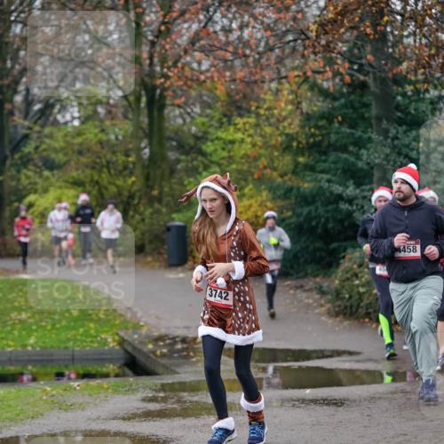 07.12.2025 - St. Pauli X-Mass-Run No. 15 Michael Burmester http://msf.ph/oto/9412480 07.12.2025 10:01:47 Laufen 3742, 4458 meine-sportfotos.de