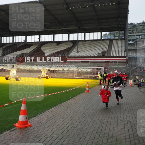 07.12.2025 - St. Pauli X-Mass-Run No. 15 Fabian Wolf http://msf.ph/oto/9412485 07.12.2025 11:17:17 Ziel 1122, 1125, 1127, 1130, 1340, 1529, 1531, 1686, 2766 meine-sportfotos.de