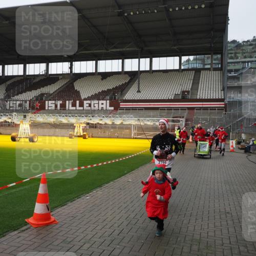 07.12.2025 - St. Pauli X-Mass-Run No. 15 Fabian Wolf http://msf.ph/oto/9412500 07.12.2025 11:17:18 Ziel 1122, 1125, 1127, 1130, 1340, 1529, 1531, 1686, 2766, 2846, 2849 meine-sportfotos.de