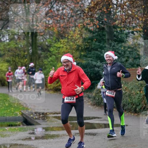 07.12.2025 - St. Pauli X-Mass-Run No. 15 Michael Burmester http://msf.ph/oto/9412507 07.12.2025 10:01:50 Laufen 4523, 4503 meine-sportfotos.de