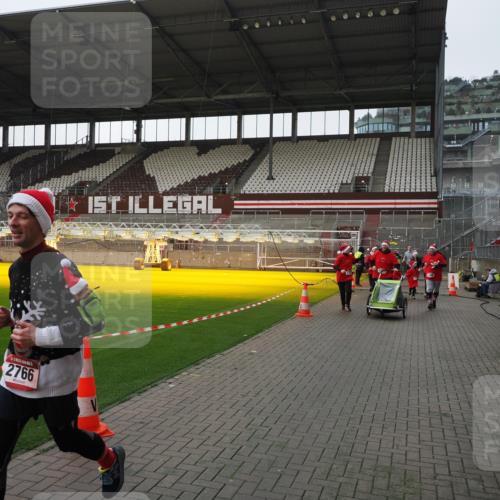 07.12.2025 - St. Pauli X-Mass-Run No. 15 Fabian Wolf http://msf.ph/oto/9412515 07.12.2025 11:17:19 Ziel 551, 1122, 1125, 1127, 1130, 1340, 1529, 1531, 1686, 2766, 2846, 2849 meine-sportfotos.de