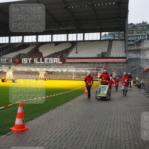 07.12.2025 - St. Pauli X-Mass-Run No. 15 Fabian Wolf http://msf.ph/oto/9412521 07.12.2025 11:17:20 Ziel 551, 1122, 1125, 1127, 1130, 1340, 1529, 1531, 1686, 2477, 2766, 2846, 2849 meine-sportfotos.de