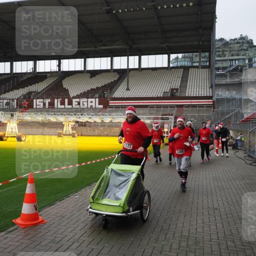 07.12.2025 - St. Pauli X-Mass-Run No. 15 Fabian Wolf http://msf.ph/oto/9412560 07.12.2025 11:17:23 Ziel 551, 1122, 1125, 1127, 1130, 1340, 1529, 1531, 1686, 2477, 2766, 2846, 2849 meine-sportfotos.de