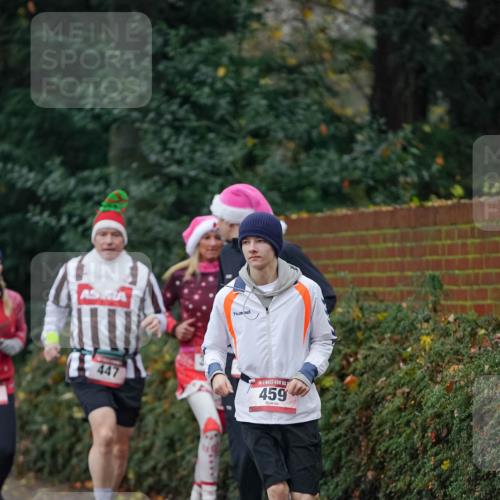 07.12.2025 - St. Pauli X-Mass-Run No. 15 Michael Burmester http://msf.ph/oto/9412576 07.12.2025 10:01:56 Laufen 447, 459 meine-sportfotos.de