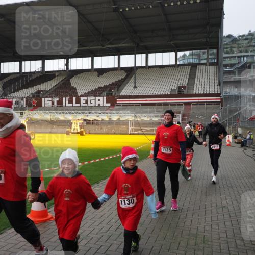 07.12.2025 - St. Pauli X-Mass-Run No. 15 Fabian Wolf http://msf.ph/oto/9412625 07.12.2025 11:17:27 Ziel 551, 1122, 1125, 1127, 1130, 1340, 1529, 1531, 1686, 2477, 2766, 2846, 2849 meine-sportfotos.de