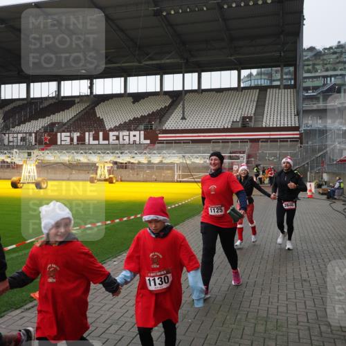 07.12.2025 - St. Pauli X-Mass-Run No. 15 Fabian Wolf http://msf.ph/oto/9412628 07.12.2025 11:17:27 Ziel 551, 1122, 1125, 1127, 1130, 1340, 1529, 1531, 1686, 2477, 2766, 2846, 2849 meine-sportfotos.de