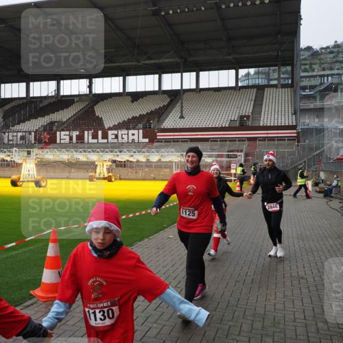 07.12.2025 - St. Pauli X-Mass-Run No. 15 Fabian Wolf http://msf.ph/oto/9412635 07.12.2025 11:17:28 Ziel 551, 1122, 1125, 1127, 1130, 1340, 1529, 1531, 1686, 2477, 2766, 2846, 2849 meine-sportfotos.de