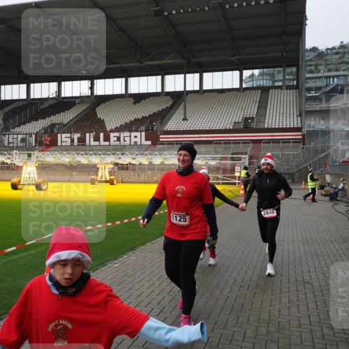 07.12.2025 - St. Pauli X-Mass-Run No. 15 Fabian Wolf http://msf.ph/oto/9412638 07.12.2025 11:17:28 Ziel 551, 1122, 1125, 1127, 1130, 1340, 1529, 1531, 1686, 2477, 2766, 2846, 2849 meine-sportfotos.de