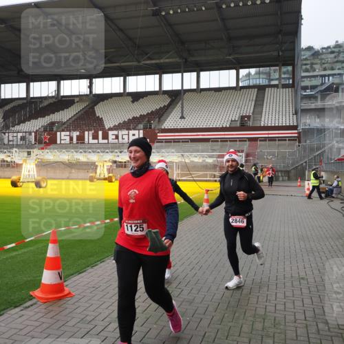 07.12.2025 - St. Pauli X-Mass-Run No. 15 Fabian Wolf http://msf.ph/oto/9412643 07.12.2025 11:17:28 Ziel 551, 1122, 1125, 1127, 1130, 1340, 1529, 1531, 1686, 2477, 2766, 2846, 2849 meine-sportfotos.de