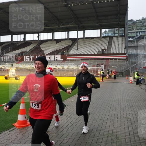 07.12.2025 - St. Pauli X-Mass-Run No. 15 Fabian Wolf http://msf.ph/oto/9412649 07.12.2025 11:17:29 Ziel 551, 845, 1122, 1125, 1127, 1130, 1340, 1529, 1531, 1686, 2477, 2766, 2846, 2849 meine-sportfotos.de