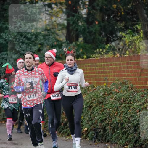 07.12.2025 - St. Pauli X-Mass-Run No. 15 Michael Burmester http://msf.ph/oto/9412654 07.12.2025 10:02:03 Laufen 4479, 4171, 22, 22, 4038, 4158 meine-sportfotos.de