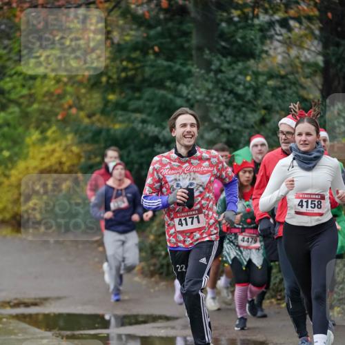 07.12.2025 - St. Pauli X-Mass-Run No. 15 Michael Burmester http://msf.ph/oto/9412660 07.12.2025 10:02:04 Laufen 15, 4171, 22, 4479, 15, 4158 meine-sportfotos.de