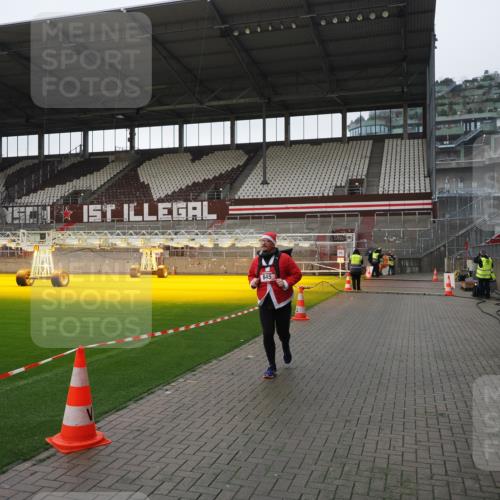 07.12.2025 - St. Pauli X-Mass-Run No. 15 Fabian Wolf http://msf.ph/oto/9412667 07.12.2025 11:17:38 Ziel 551, 845, 2477, 2846, 2849 meine-sportfotos.de