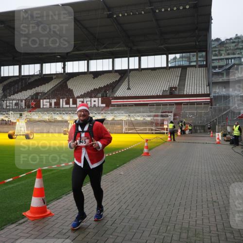 07.12.2025 - St. Pauli X-Mass-Run No. 15 Fabian Wolf http://msf.ph/oto/9412688 07.12.2025 11:17:40 Ziel 845, 2477 meine-sportfotos.de