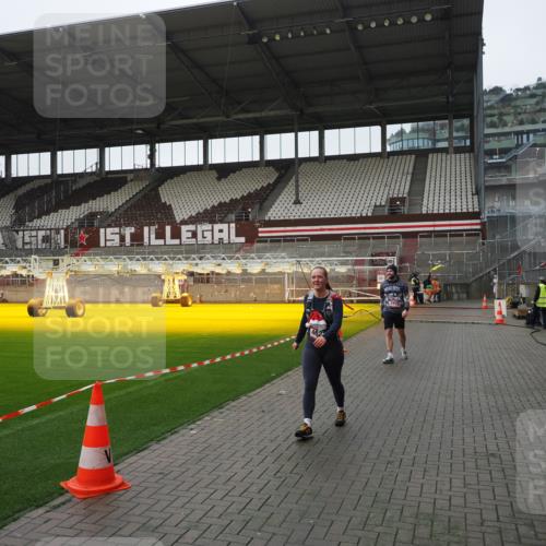 07.12.2025 - St. Pauli X-Mass-Run No. 15 Fabian Wolf http://msf.ph/oto/9412703 07.12.2025 11:17:55 Ziel 2915, 4627 meine-sportfotos.de