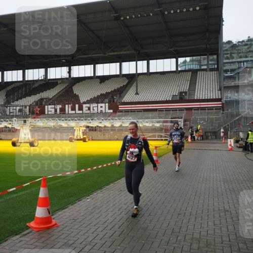 07.12.2025 - St. Pauli X-Mass-Run No. 15 Fabian Wolf http://msf.ph/oto/9412712 07.12.2025 11:17:55 Ziel 2915, 4627 meine-sportfotos.de