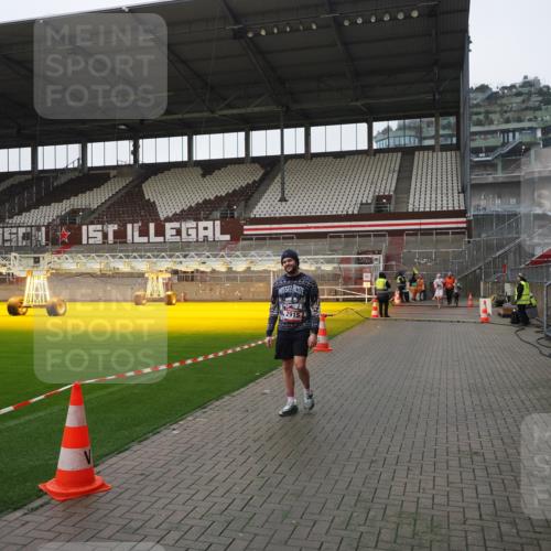07.12.2025 - St. Pauli X-Mass-Run No. 15 Fabian Wolf http://msf.ph/oto/9412733 07.12.2025 11:17:58 Ziel 2915, 4627 meine-sportfotos.de