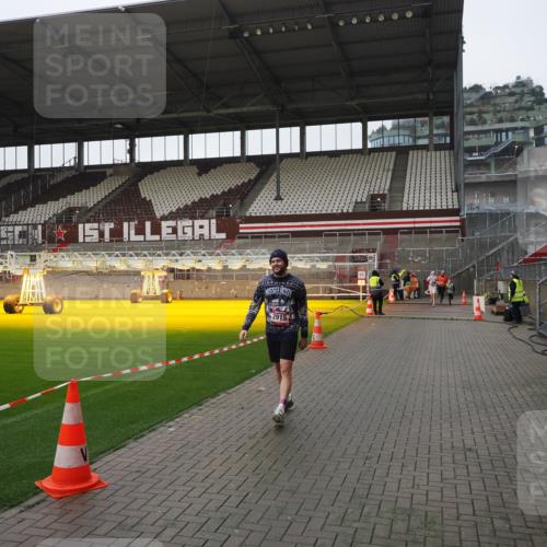 07.12.2025 - St. Pauli X-Mass-Run No. 15 Fabian Wolf http://msf.ph/oto/9412736 07.12.2025 11:17:58 Ziel 2915, 4627 meine-sportfotos.de